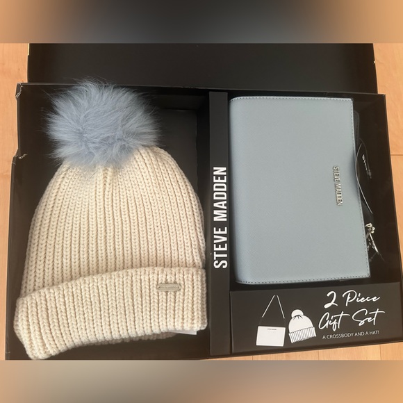 NWT Steve Madden Gift Set Pom Beanie with Rhinestone Bow & Crossbody Bag ?NWT Steve Madden 2 PC Gift Set Rhinestone Backpack & Bling  main image 3